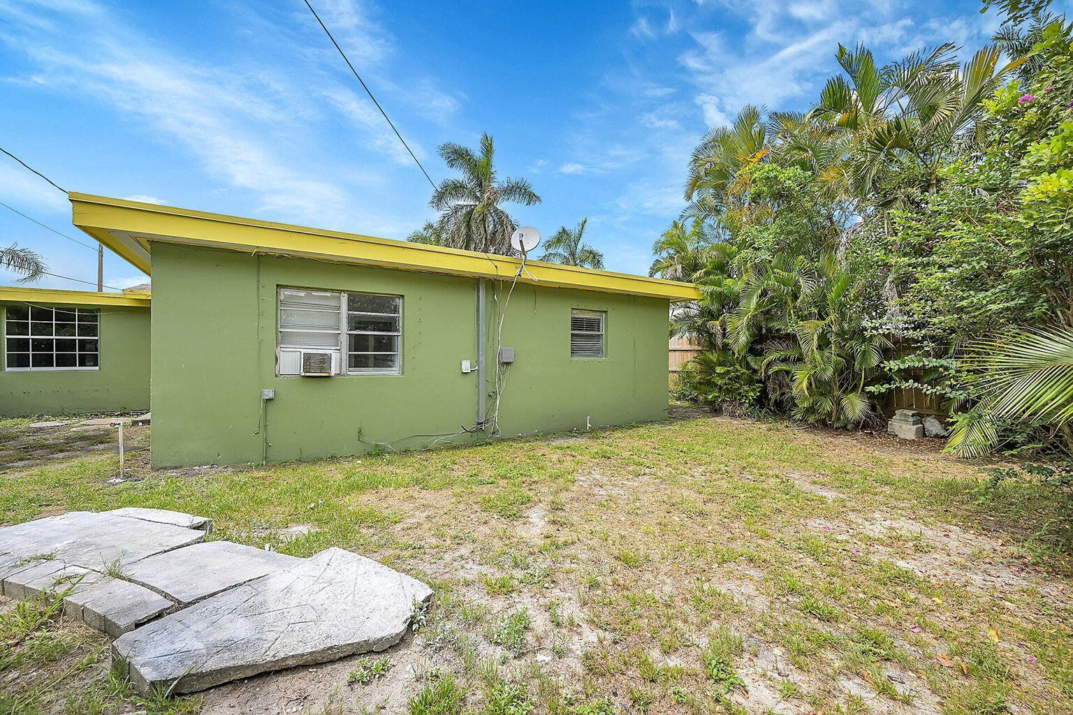 1645 West 31st Street Riviera Beach, FL 33404 - Photo 19 of 20 a view of backyard of a house
