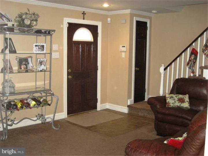 638 West Springfield Road Springfield, PA 19064 - Photo 2 of 25 Living Room