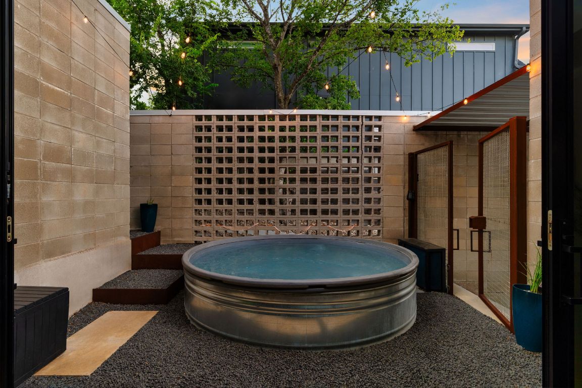 1206 Luna Street Austin, TX 78721 - Photo 12 of 27