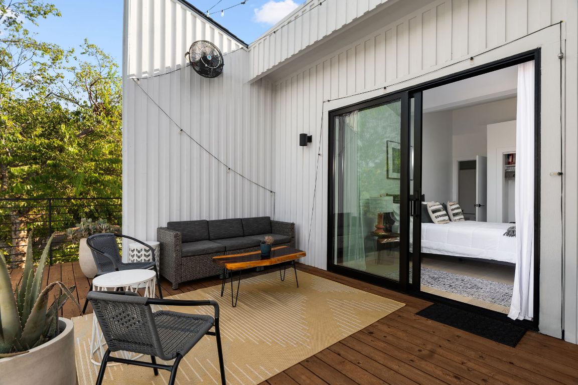 1206 Luna Street Austin, TX 78721 - Photo 18 of 27 a view of a livingroom with furniture and front door