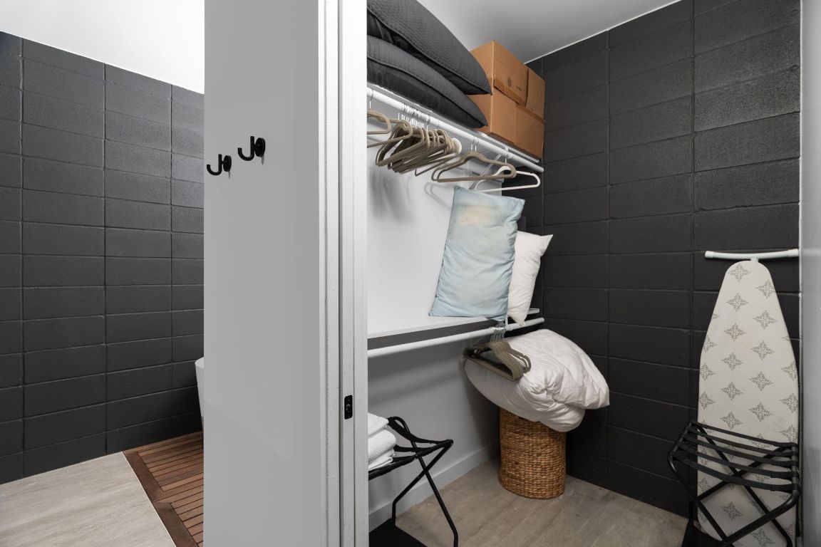 1206 Luna Street Austin, TX 78721 - Photo 25 of 27 a view of entryway