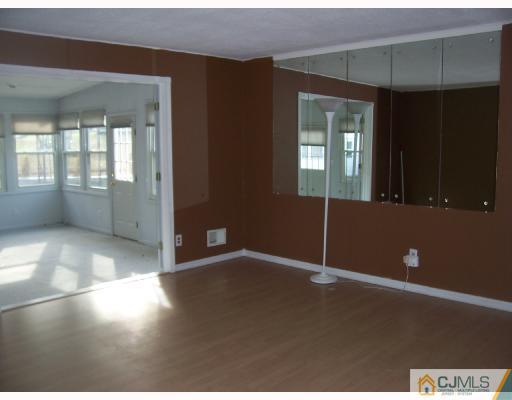 10 Thomas Road East Brunswick, NJ 08816 - Photo 4 of 6