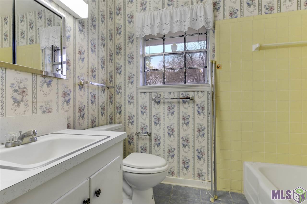 4143 Chelsea Drive Baton Rouge, LA 70809 - Photo 7 of 11 Master Bath