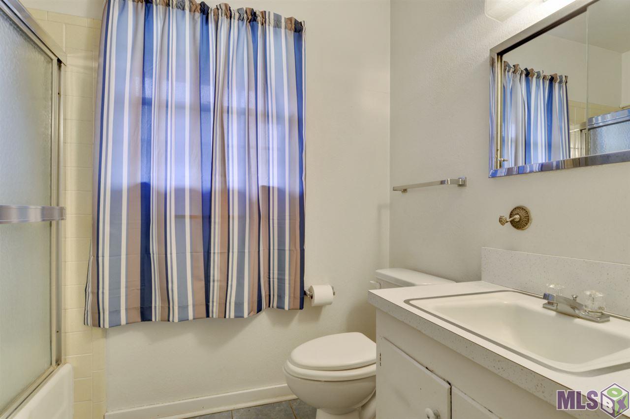 4143 Chelsea Drive Baton Rouge, LA 70809 - Photo 10 of 11 Bathroom