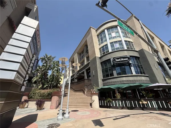 $3,300 | 250 North 1st Street, Unit 326, Burbank, CA 91502