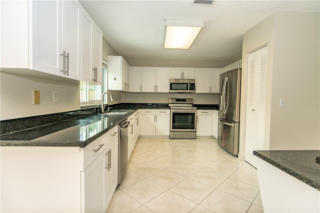 8893 Jaspers Drive Boynton Beach, FL 33472 - Photo 13 of 62 Photo 13