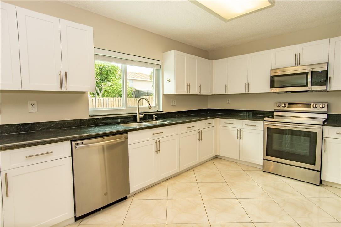 8893 Jaspers Drive Boynton Beach, FL 33472 - Photo 9 of 62 Photo 9