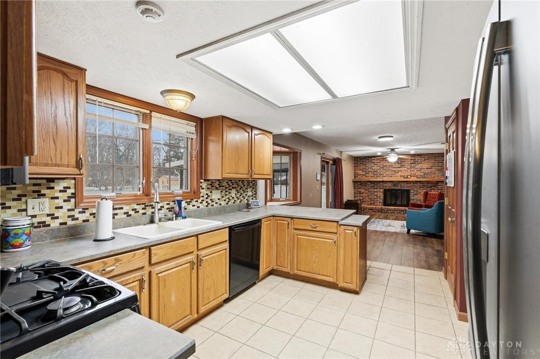 992 Spinning Road Dayton, OH 45431 - Photo 10 of 38 Gallery Image 10