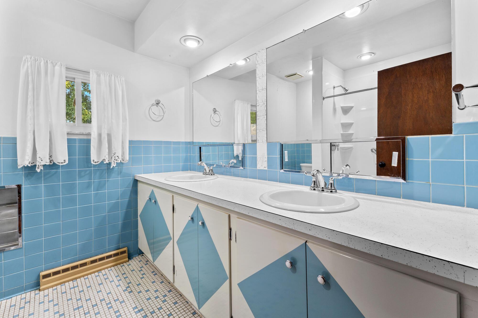 1120 Oakwood Road Marion, OH 43302 - Photo 19 of 57 Bathroom