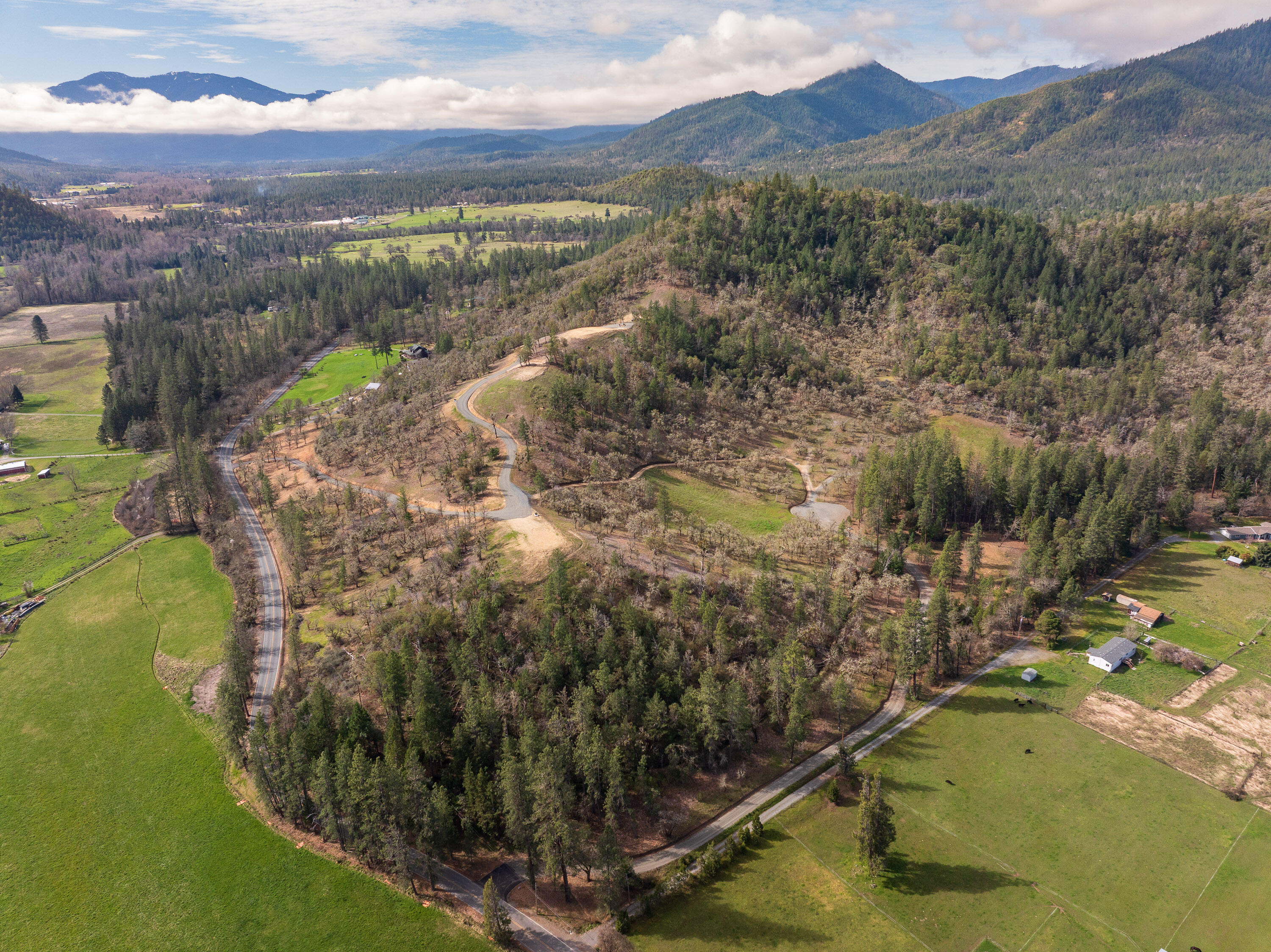 Messinger Road, Unit 300 Williams, OR 97544 - Photo 3 of 11 a view of lake with mountain