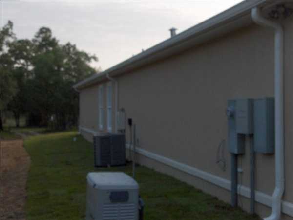 196 West Burnis Road Crestview, FL 32539 - Photo 5 of 13 a backyard of a house
