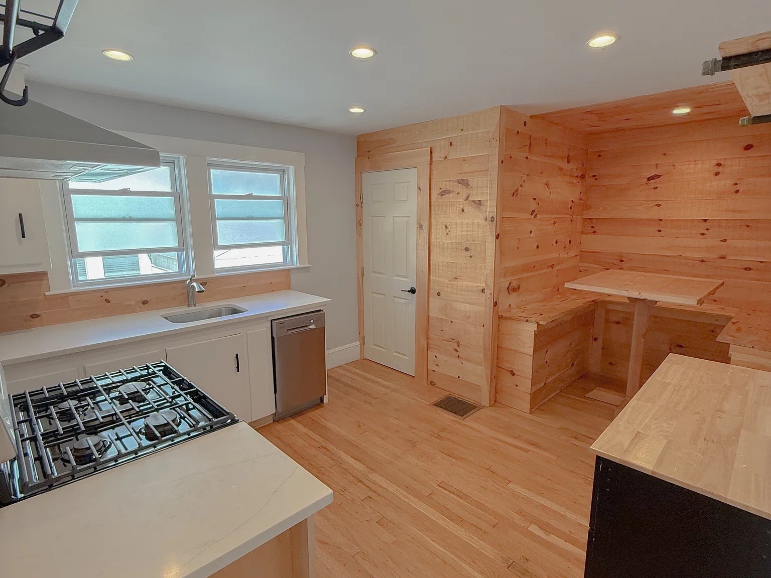 23 Leonard Road, Unit 23 Weymouth, MA 02191 - Photo 5 of 9 Gallery Image 5