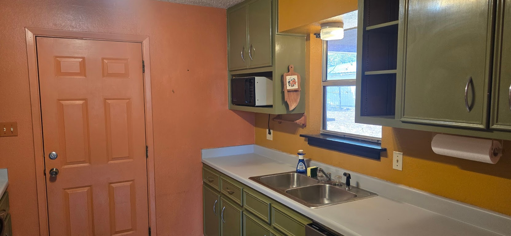 201 930 Par Taylor, TX 76574 - Photo 23 of 27 a bathroom with a sink and a mirror