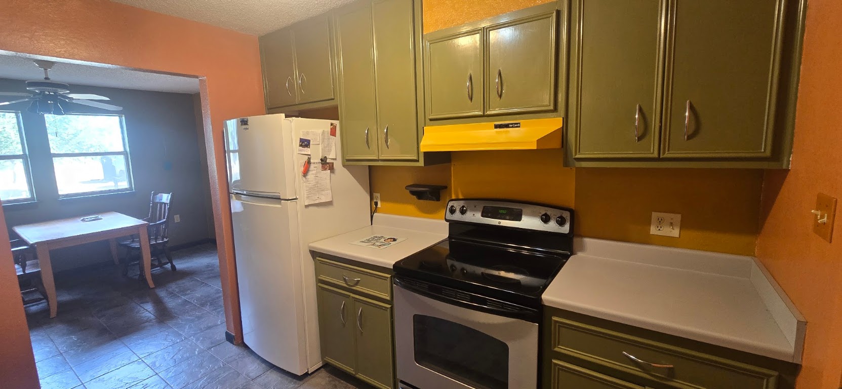 201 930 Par Taylor, TX 76574 - Photo 24 of 27 a kitchen with a stove and a refrigerator