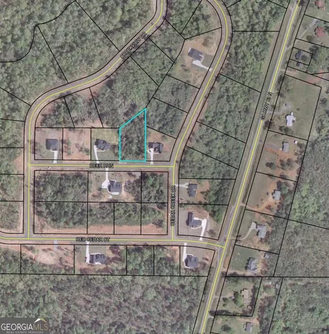 a view of entryway with a yard