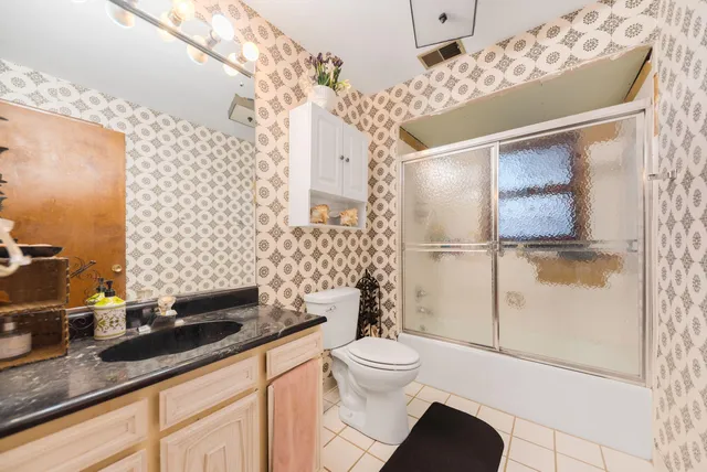 $299,900 | 9509 Northcote Avenue, Munster, IN 46321