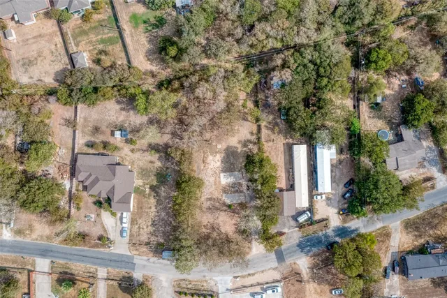 a view of a pathway in front of building
