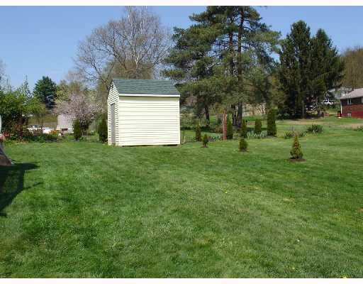1322 Nine Eighty Road Canonsburg, PA 15317 - Photo 8 of 8 Yard/Garden.