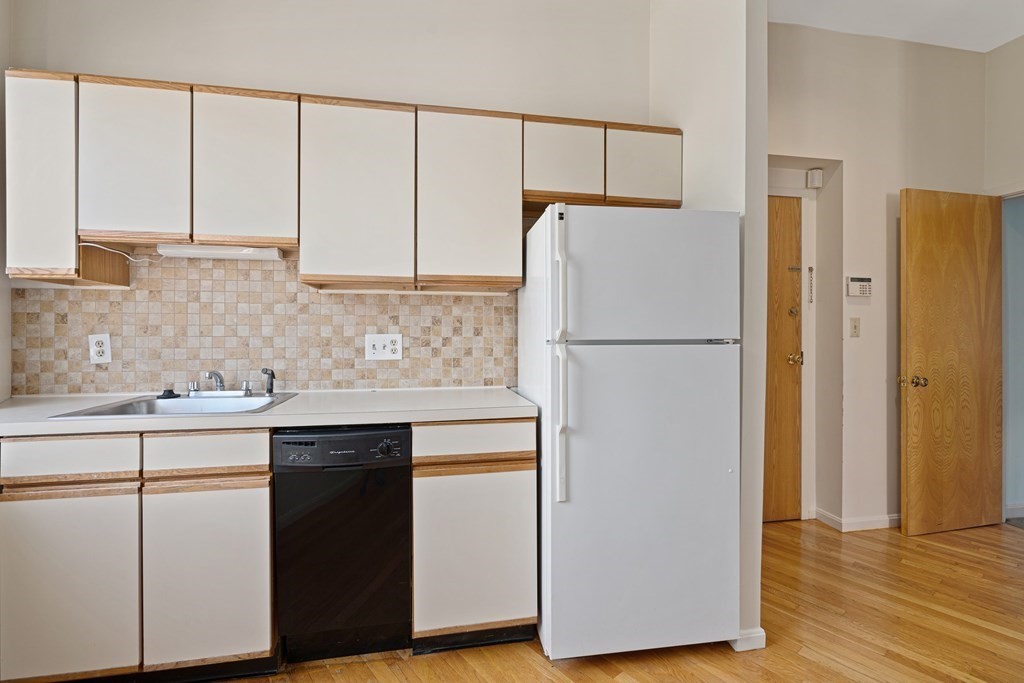 414 Commercial Street, Unit 2 Boston, MA 02109 - Photo 5 of 13