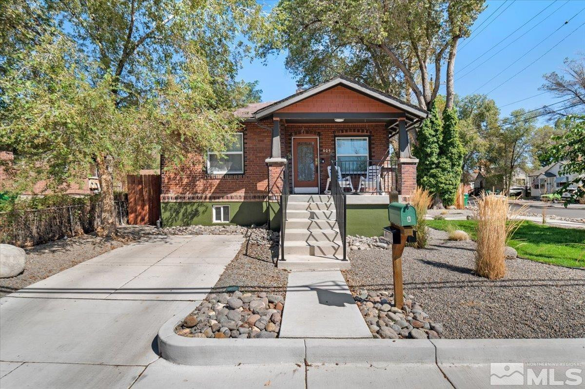 609 West 11th Street Reno, NV 89503 - Photo 4 of 29 a front view of a house with garden