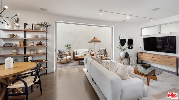 $6,350 | 705 Sunset Avenue, Unit 1/4, Venice, CA 90291