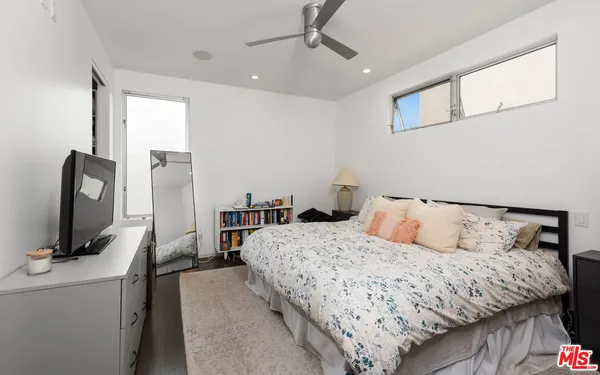 $6,350 | 705 Sunset Avenue, Unit 1/4, Venice, CA 90291