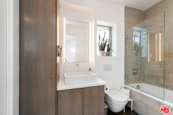 $6,350 | 705 Sunset Avenue, Unit 1/4, Venice, CA 90291