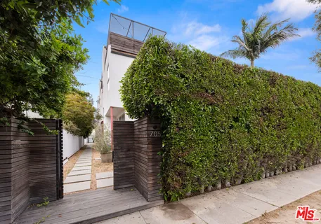 $6,150 | 705 Sunset Avenue, Unit 1/4, Venice, CA 90291