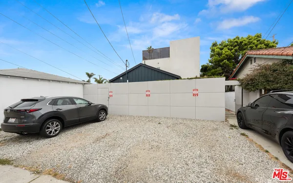 $6,350 | 705 Sunset Avenue, Unit 1/4, Venice, CA 90291