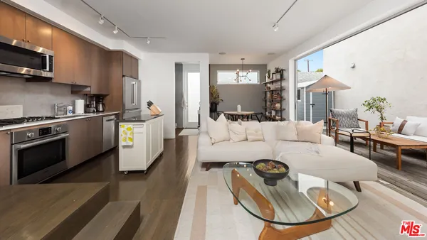 $6,350 | 705 Sunset Avenue, Unit 1/4, Venice, CA 90291