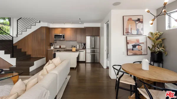 $6,350 | 705 Sunset Avenue, Unit 1/4, Venice, CA 90291