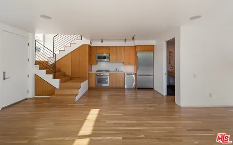 $6,150 | 705 Sunset Avenue, Unit 1/4, Venice, CA 90291