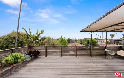 $6,150 | 705 Sunset Avenue, Unit 1/4, Venice, CA 90291