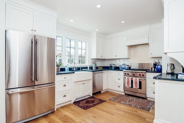 17 Bridge Street Manchester, MA 01944 - Photo 5 of 26 Gallery Image 5