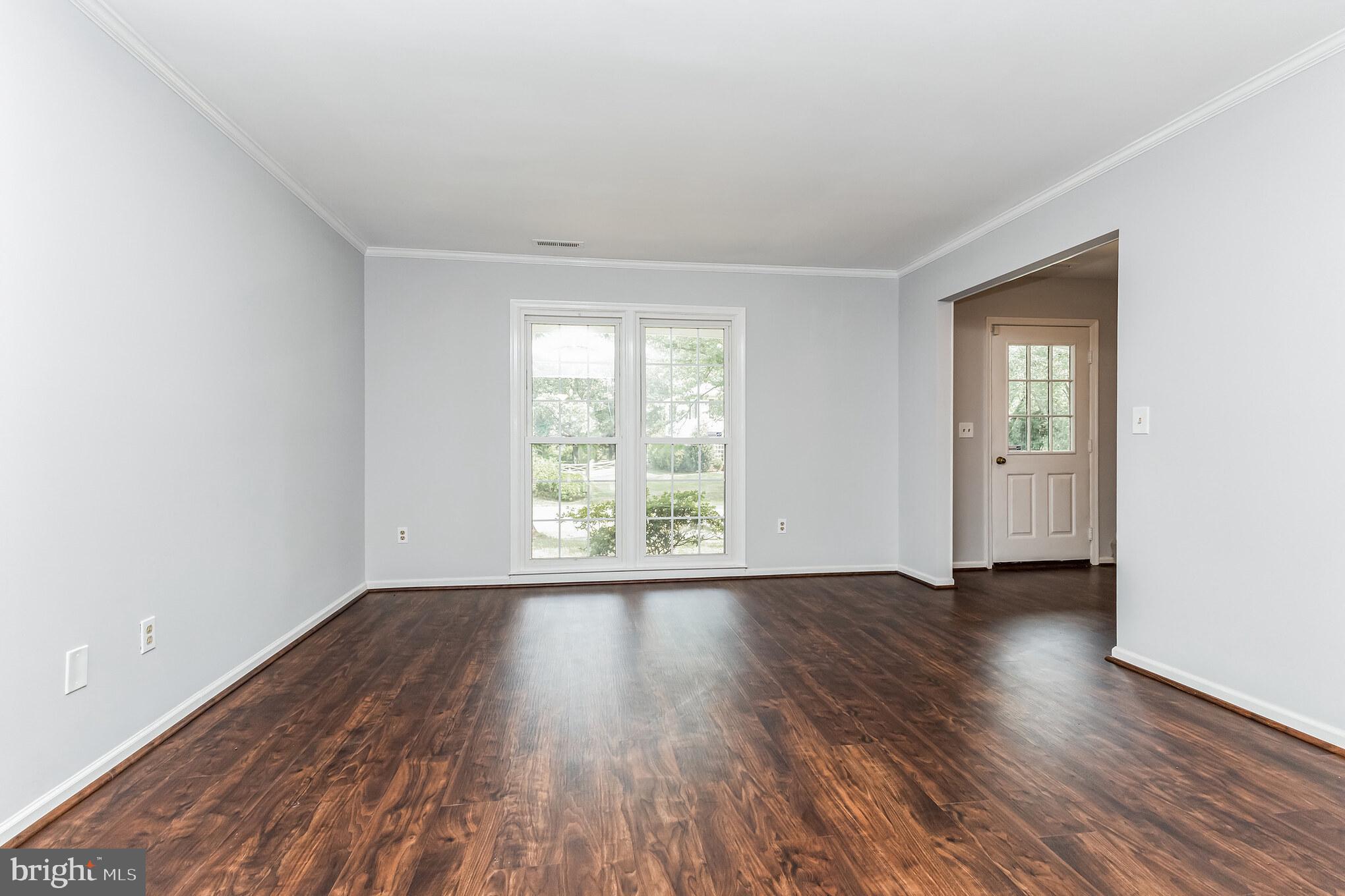 115 Peyton Road Sterling, VA 20165 - Photo 4 of 33 Spacious Living Room!