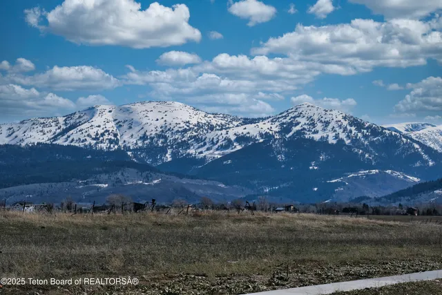 $895,000 | 1045 Iroquois Way, Driggs, ID 83422