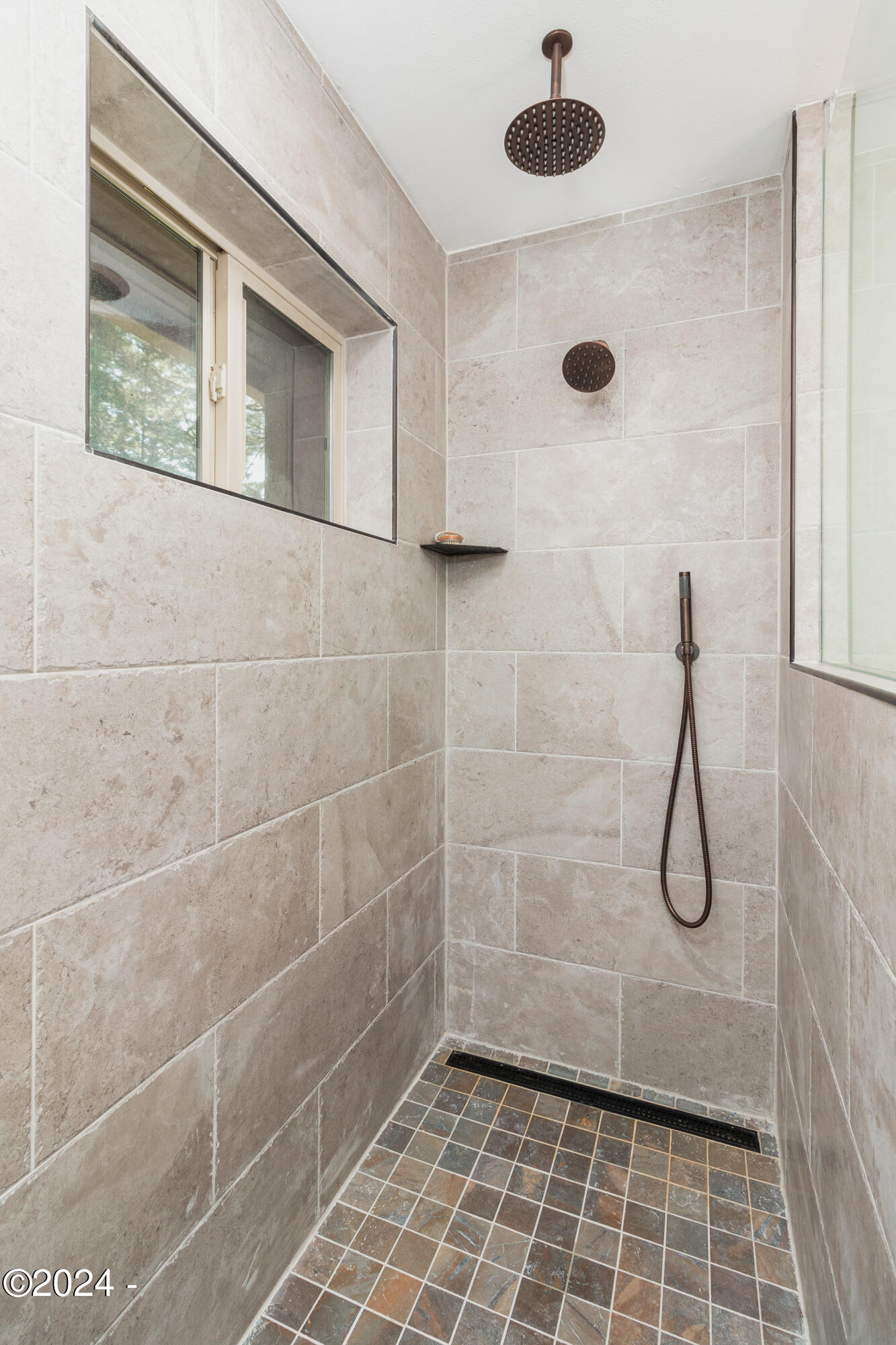 2275 Highway 101 Depoe Bay, OR 97341 - Photo 39 of 61 Gracious Primary Shower