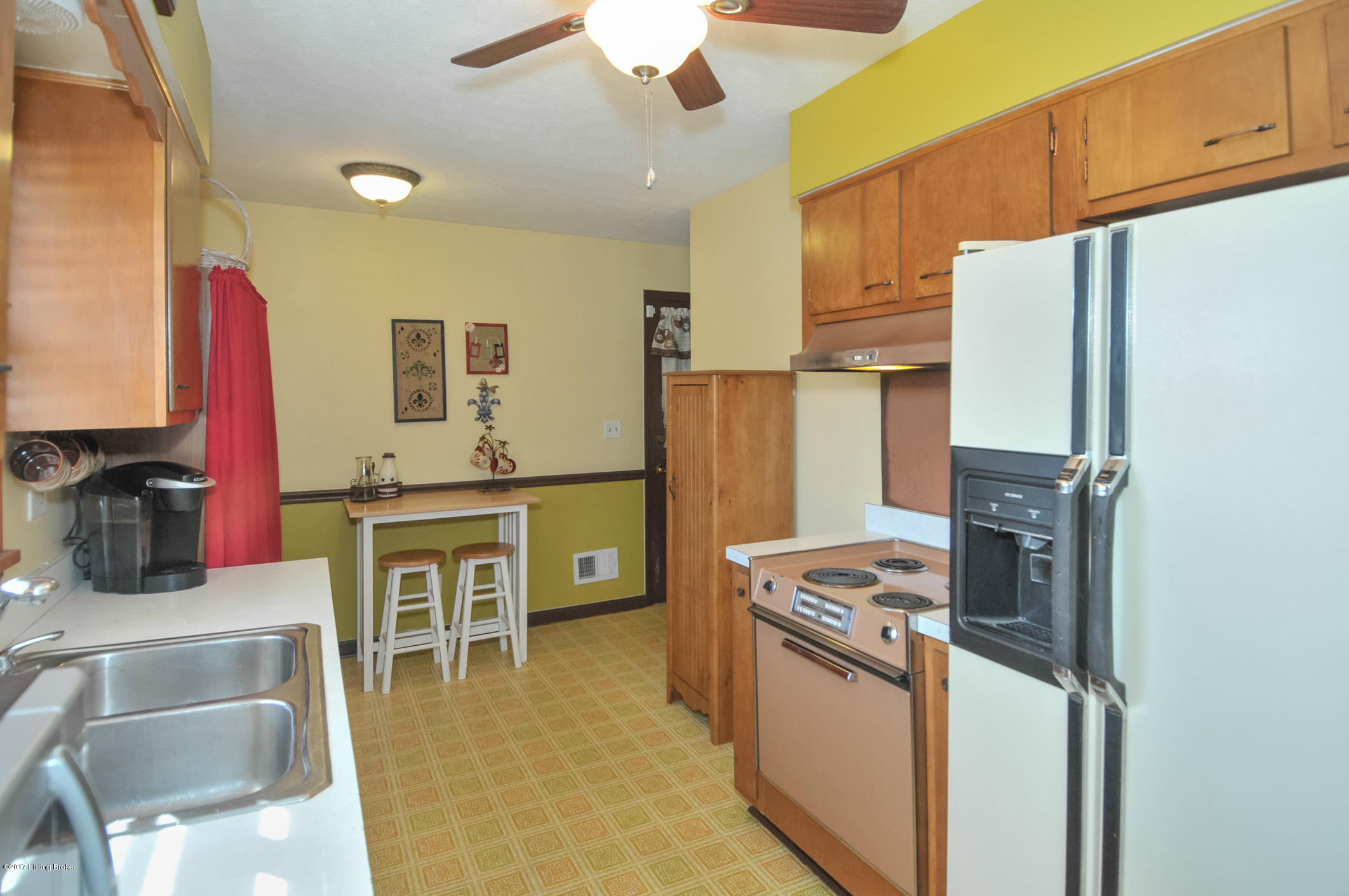 7501 Westbrook Road Louisville, KY 40258 - Photo 12 of 32 Kitchen