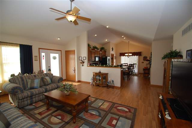 1823 Kingsbury Road Washington, IL 61571 - Photo 2 of 15 Gallery Image 2