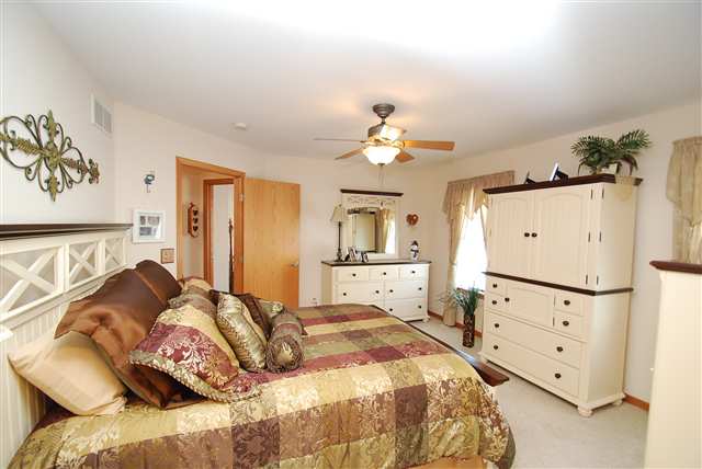 1823 Kingsbury Road Washington, IL 61571 - Photo 4 of 15 Gallery Image 4