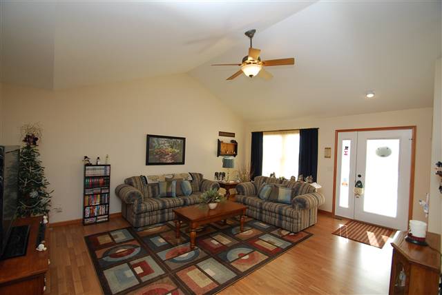 1823 Kingsbury Road Washington, IL 61571 - Photo 5 of 15 Gallery Image 5