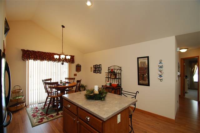 1823 Kingsbury Road Washington, IL 61571 - Photo 6 of 15 Gallery Image 6
