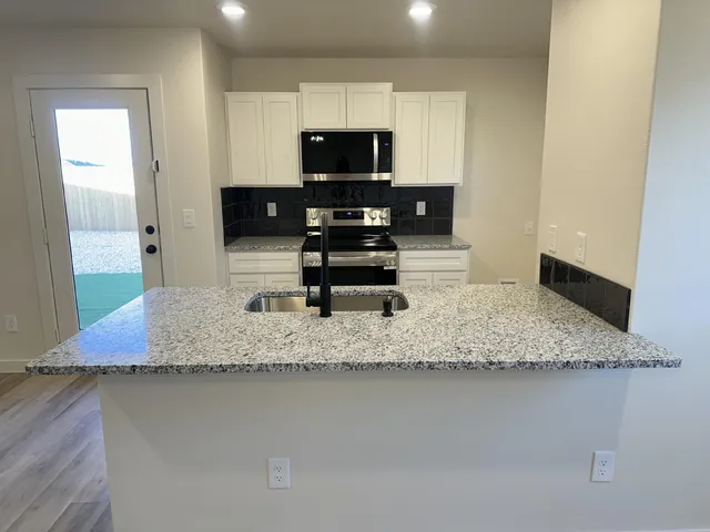 an empty room with closet and a ceiling fan