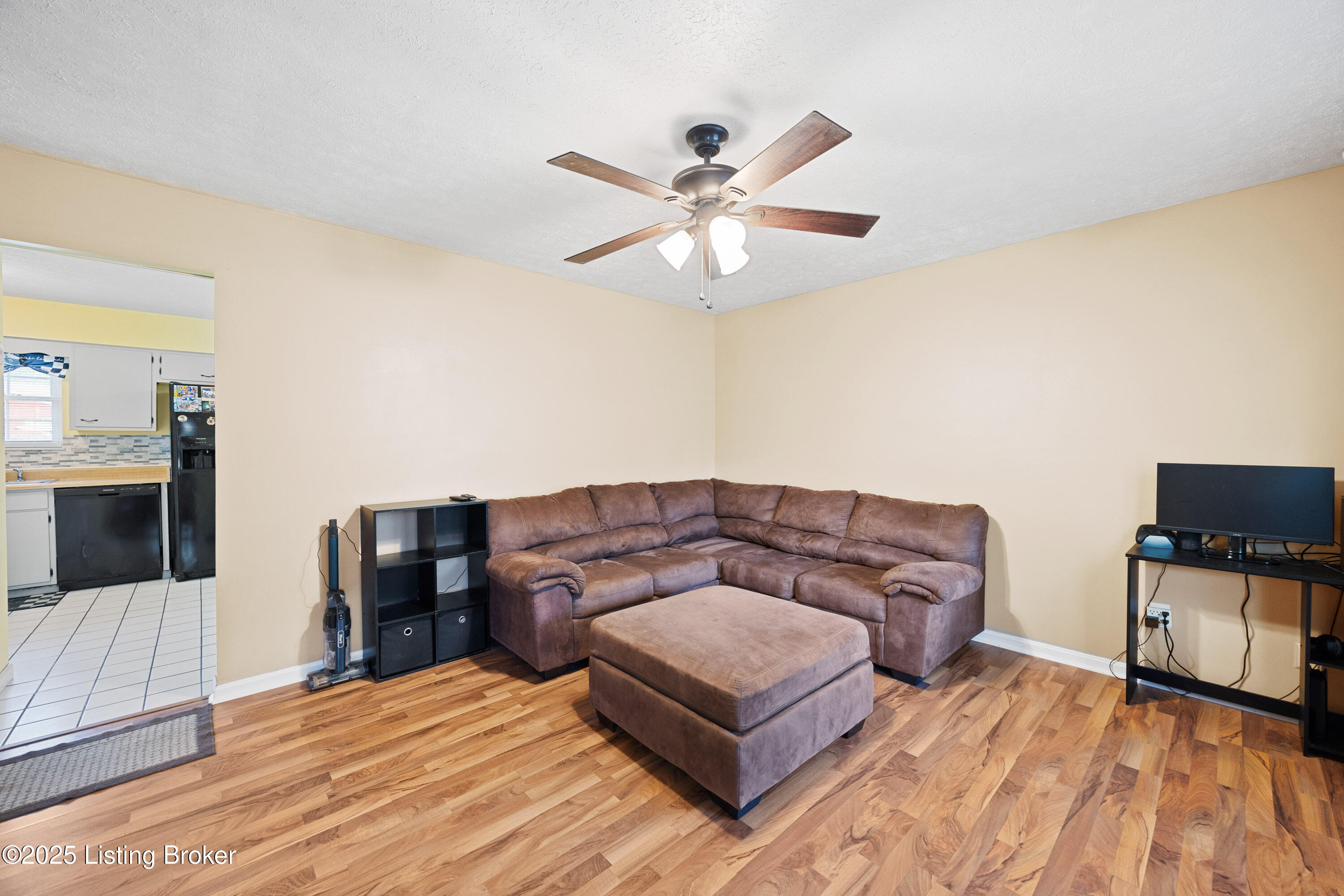 4702 Church Road Louisville, KY 40272 - Photo 5 of 27 005