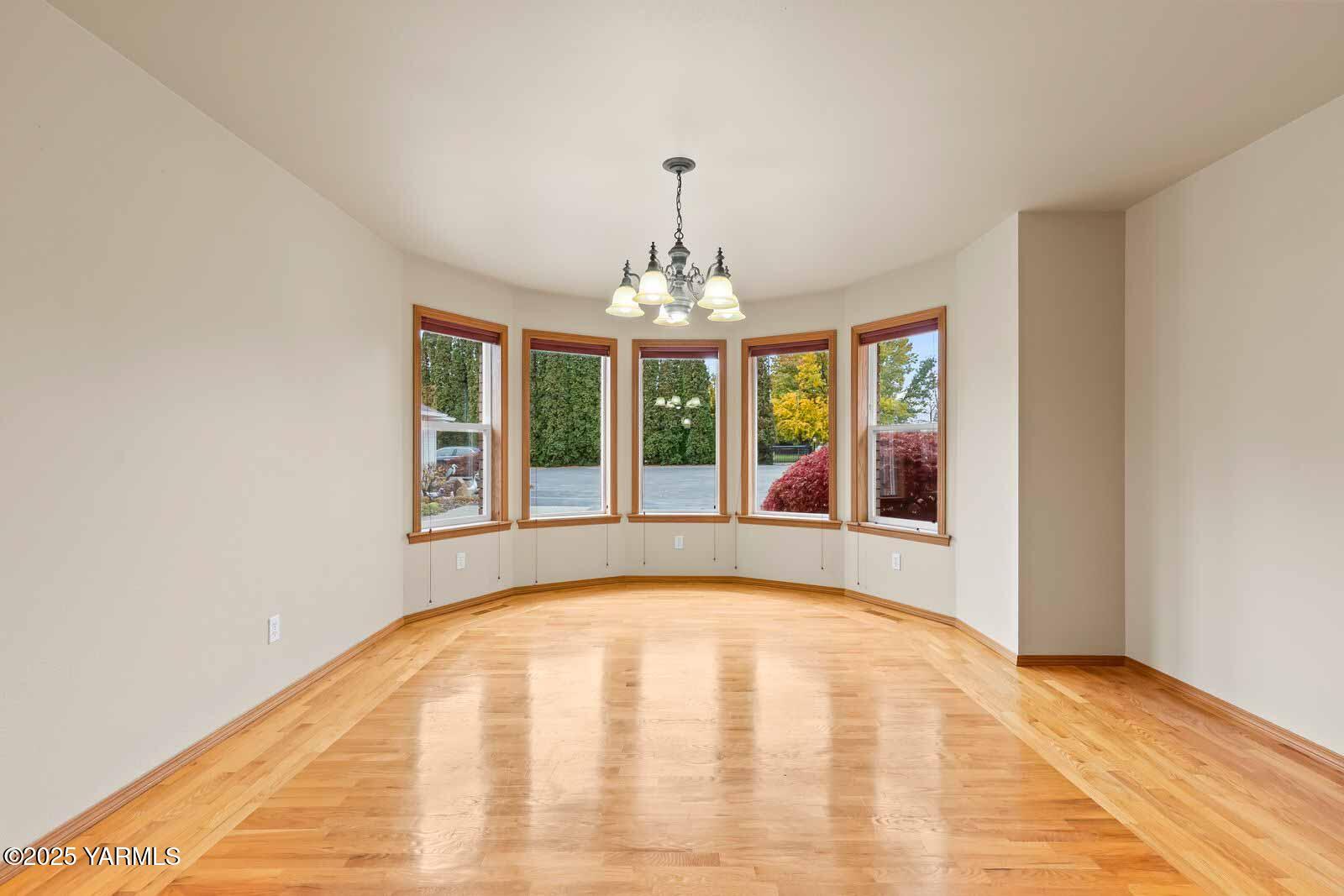 613 South Friedline Road Yakima, WA 98908 - Photo 15 of 54 13. Formal Dining Room