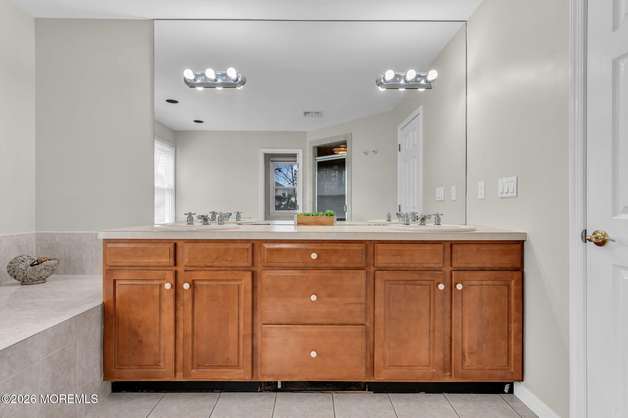 124 Taylors Mills Road Manalapan, NJ 07726 - Photo 30 of 44 43-web-or-mls-DSC02309