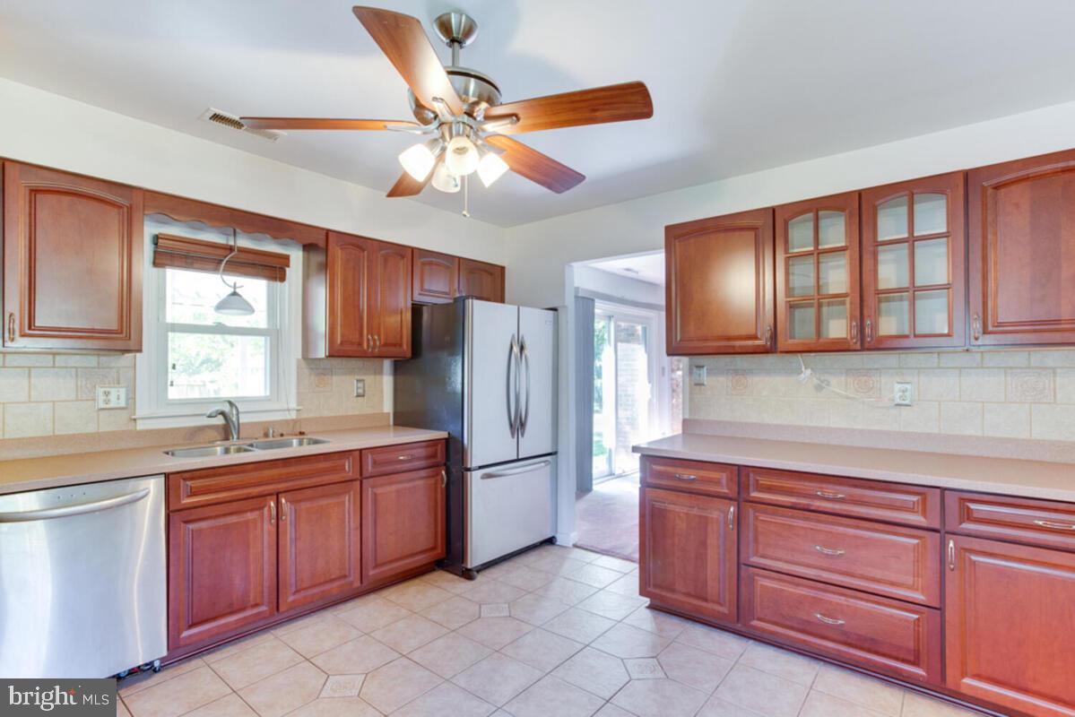 15511 Brandywine Road Brandywine, MD 20613 - Photo 8 of 28 Kitchen
