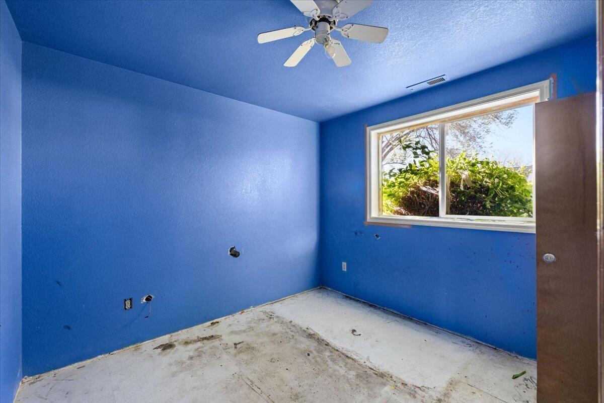 338 Joseph Street Central Point, OR 97502 - Photo 12 of 17 13-CI_4459