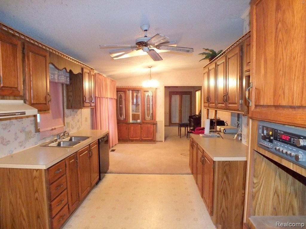 38580 Judd Road Belleville, MI 48111 - Photo 2 of 14 01-Kitchen.jpg