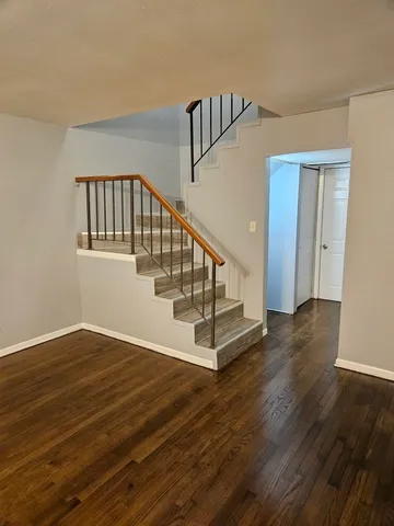 $279,900 | 1612 Islandview Court, Hoffman Estates, IL 60169